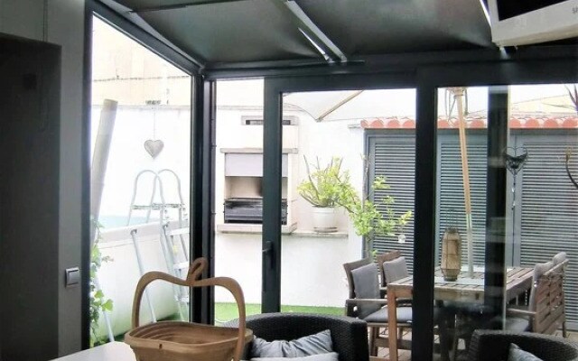 House With Pool, Garden And Well Communicated