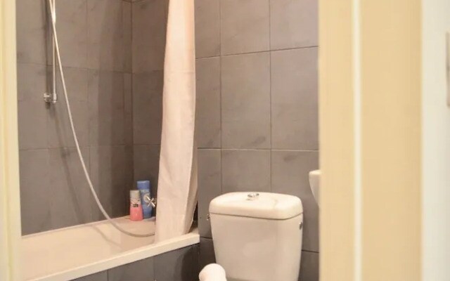 1 Bedroom Flat In Central Marais