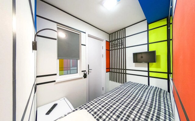 Single Hotel