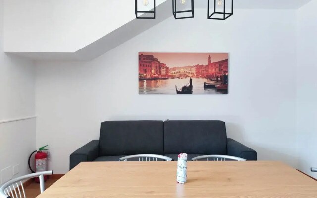 Spacious Apartment With Pool Access