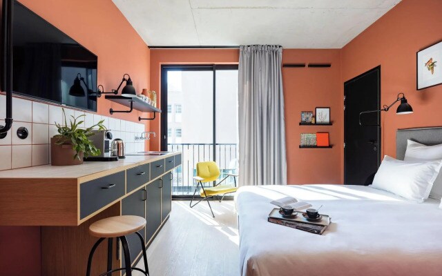 Deskopolitan House