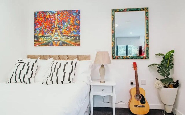 Airy and Bright Apartment in City Center