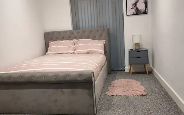 London Oasis Modern 2BR Apartment
