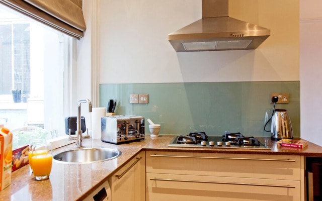 Stunning 2 bed and bath in Kensington