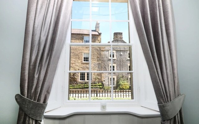 2 Regency House