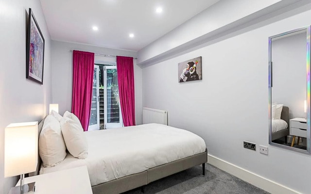 Bright Clapham Apartment
