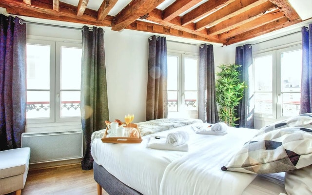 B 841 - Saint Germain des Près - Spacieux appartement