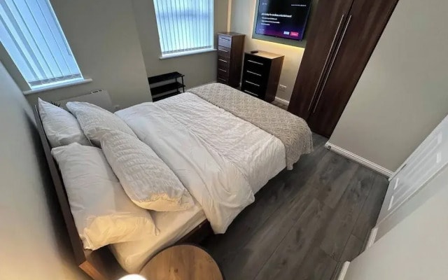 2br-sleeps4-freeparking-wifi-smarttvs