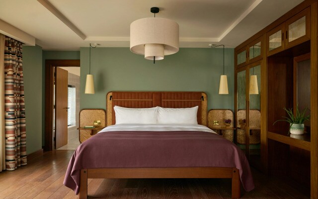 Devonshire Club & Hotel