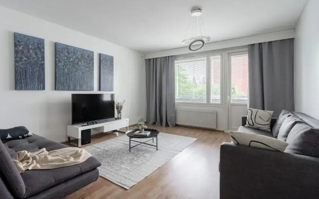 1BR Downtown Apartment with Balcony