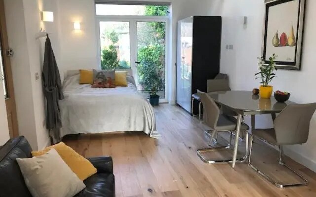 The Coach House 75 Epsom Road