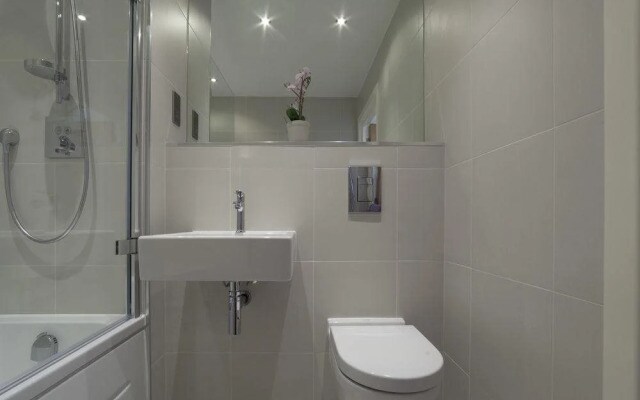 Premier Tower Bridge Apartment