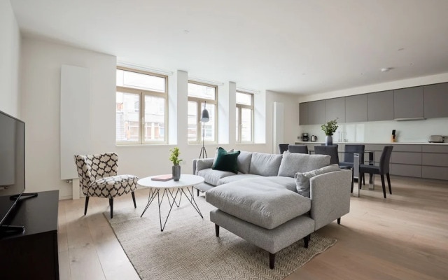 Sleek Oxford Circus Suites by Sonder