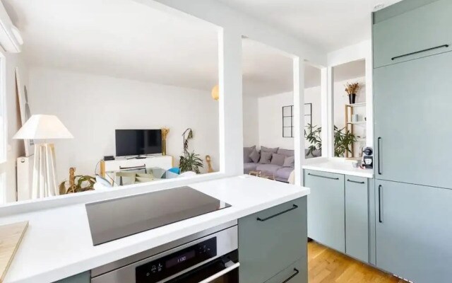 Charming Central Apartment With Balcony and City View