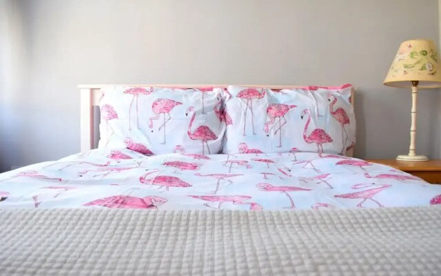 Lovely Newly-renovated 3 Bedroom Apartment in Fulham