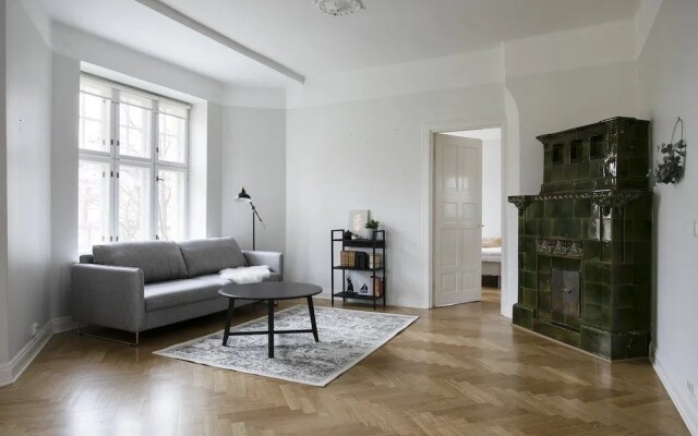 Grand luminous 150m2 2BR aptmnt in Eira