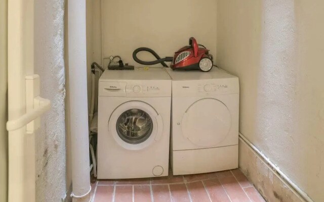 Stylish 1 Bed Apt w/ Terrace in Lesseps