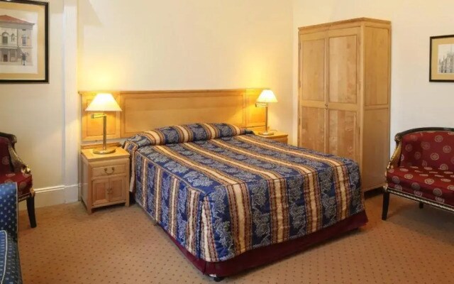 Lancaster Hotel