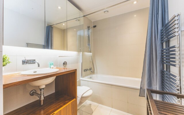 Spacious 3 Bedroom Flat in Kensington