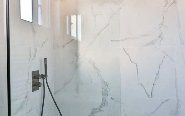 Design Passy Terrace 2 Bedroom Apt With Balcony in Paris