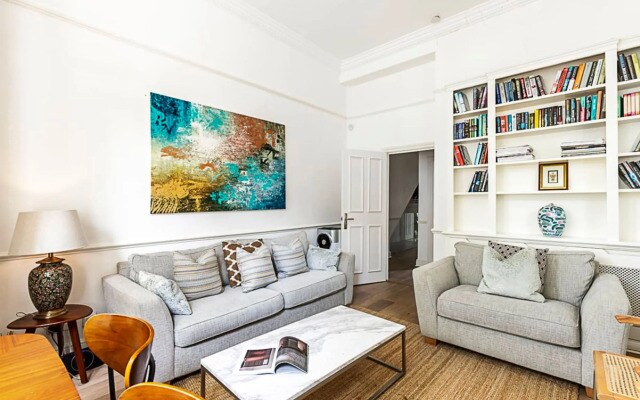Bright Home Near Little Venice