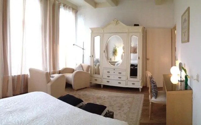 Pied a Terre Water