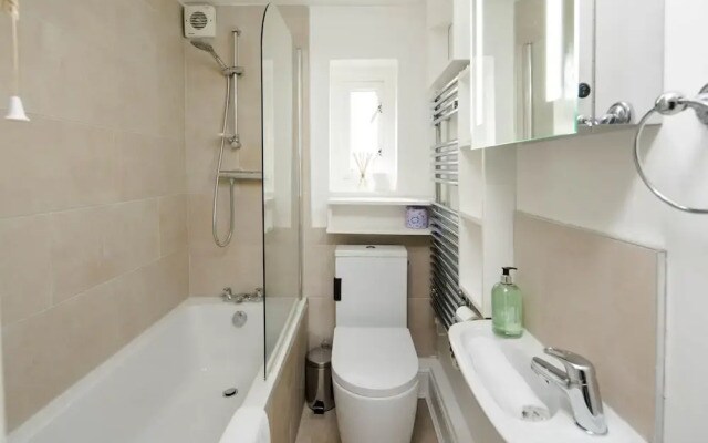 Beautiful Designer Flat in Maida Vale, Sleeps 4