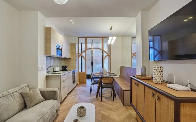 Spacious Apartment With AC - Center of Paris