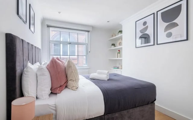 Stylish Soho 1BR Central