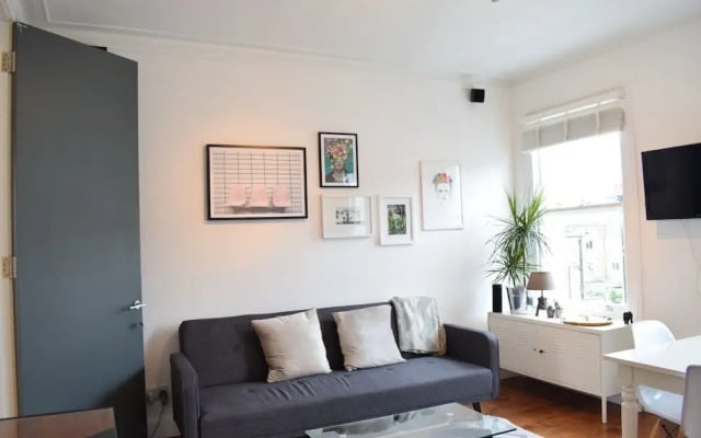 Modern 2 Bedroom Flat in Queen's Park