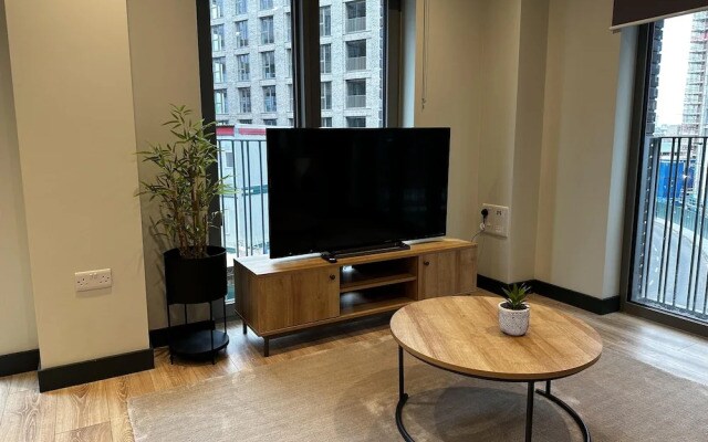 Spacious & Luxurious 2-bed Apartment in London