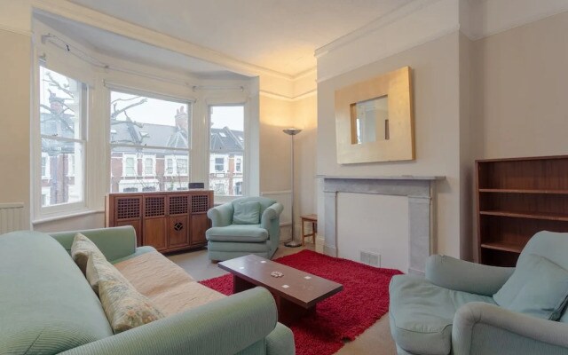 Lovely, Bright 3 Bed with Large Bedrooms