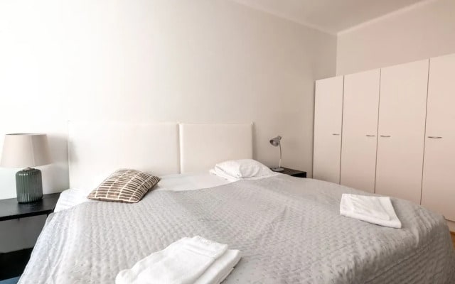 2ndhomes Bright 2BR Apartment