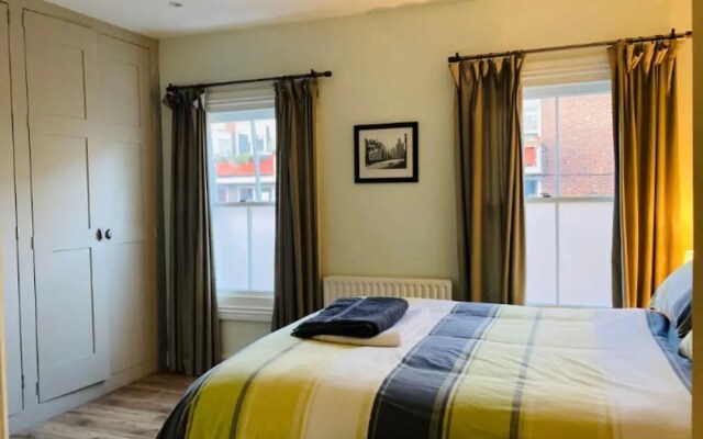 Charming 3-bed House in London