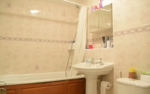 Homely 2 Bedroom House in Greenwich