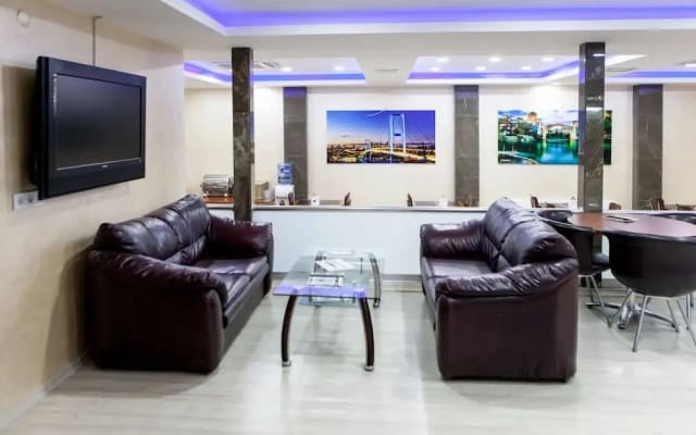 Lal Hotel