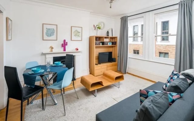 Modern 1 Bed apt Sleeps 4 in Covent Garden