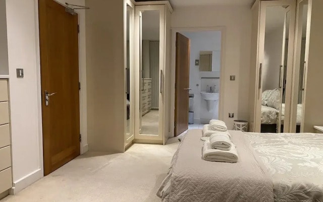 Cosy 3 bed Penthouse in Royal Docks London