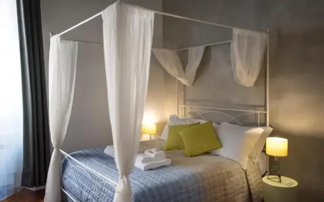 Apartment Near Trevi Fountain