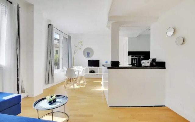 Cozy Apartment 2bdr/5p - in the Heart of Suresnes