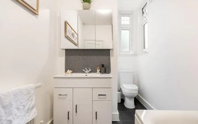 Beautiful 1-bed Apartment With Garden in London
