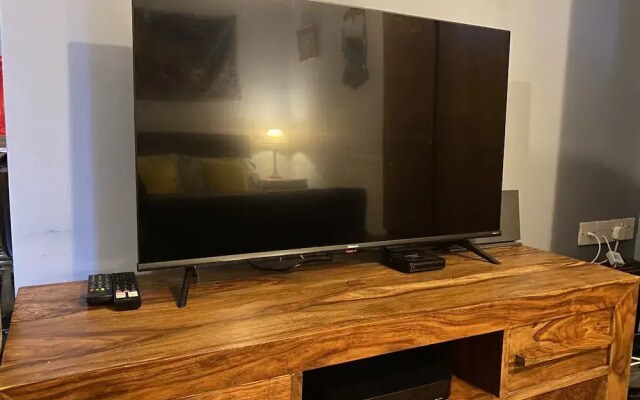 Beautiful Town Centre Apartment With River Terrace
