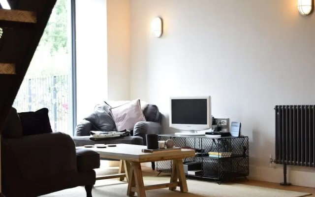 1 Bedroom Mezzanine Apartment In Stoke Newington
