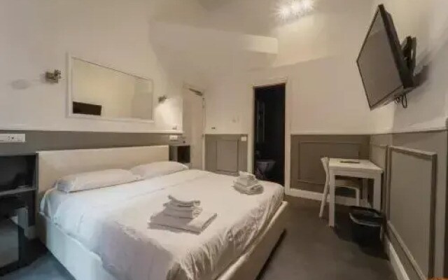 We Love Roma Guest House