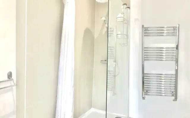 Beautiful 1 Bed Apartment Mayfair London, England
