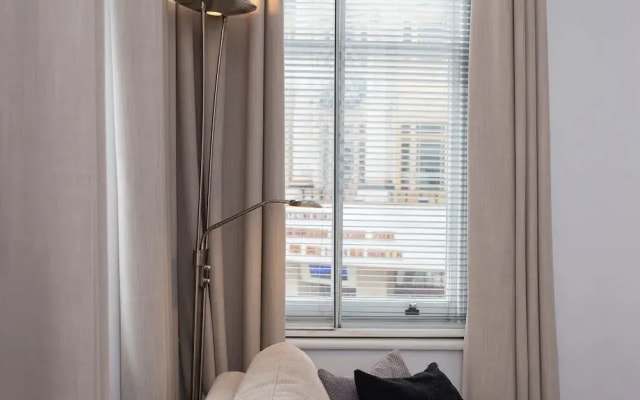 1 Bedroom Flat in Chelsea Sleeps 4