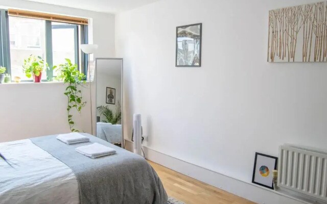 Charismatic 2 Bedroom Duplex in Shoreditch