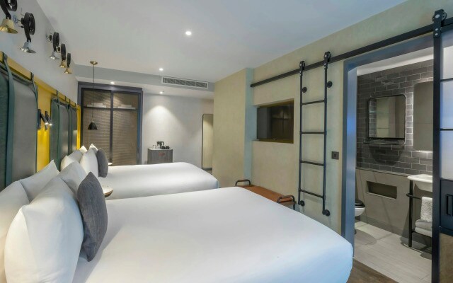 Clayton Hotel City of London