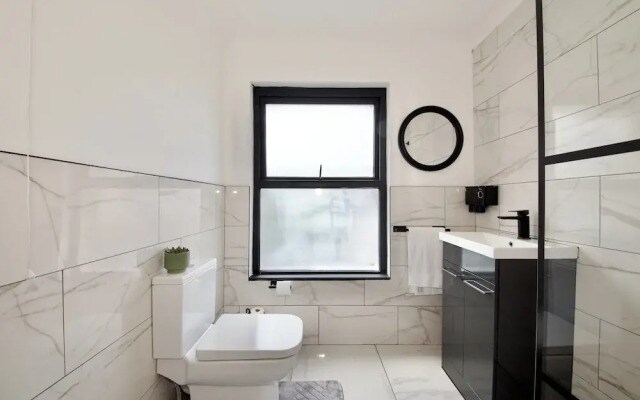 Modern City Apartment in London