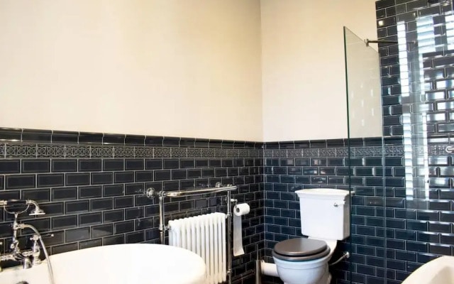 Stylish & Stunning 5 Bed House in Clapham South